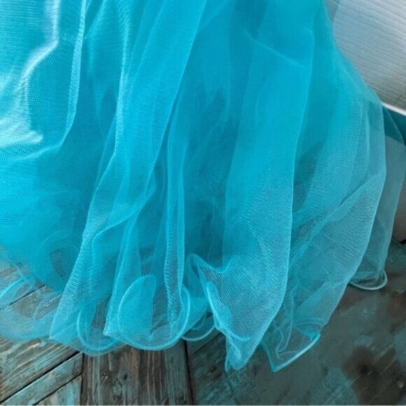Tony Bowls Le Gala Light Blue Embellished Mermaid Gown Size 2 - Picture 9 of 15